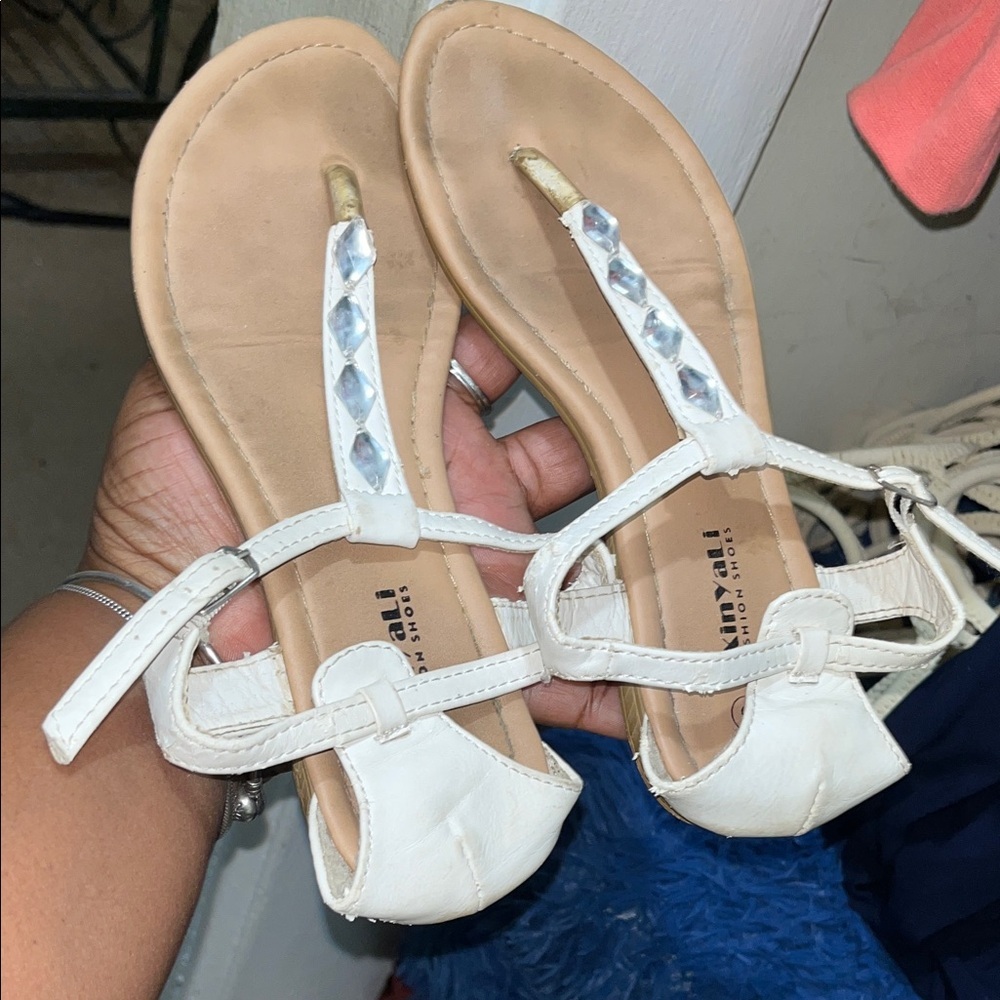 Cityclassified White Sandals with Crystal Accents😍Amo